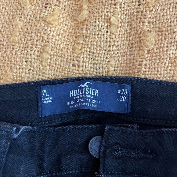 Hollister Black High-Rise Super Skinny Jeans - Picture 7 of 9